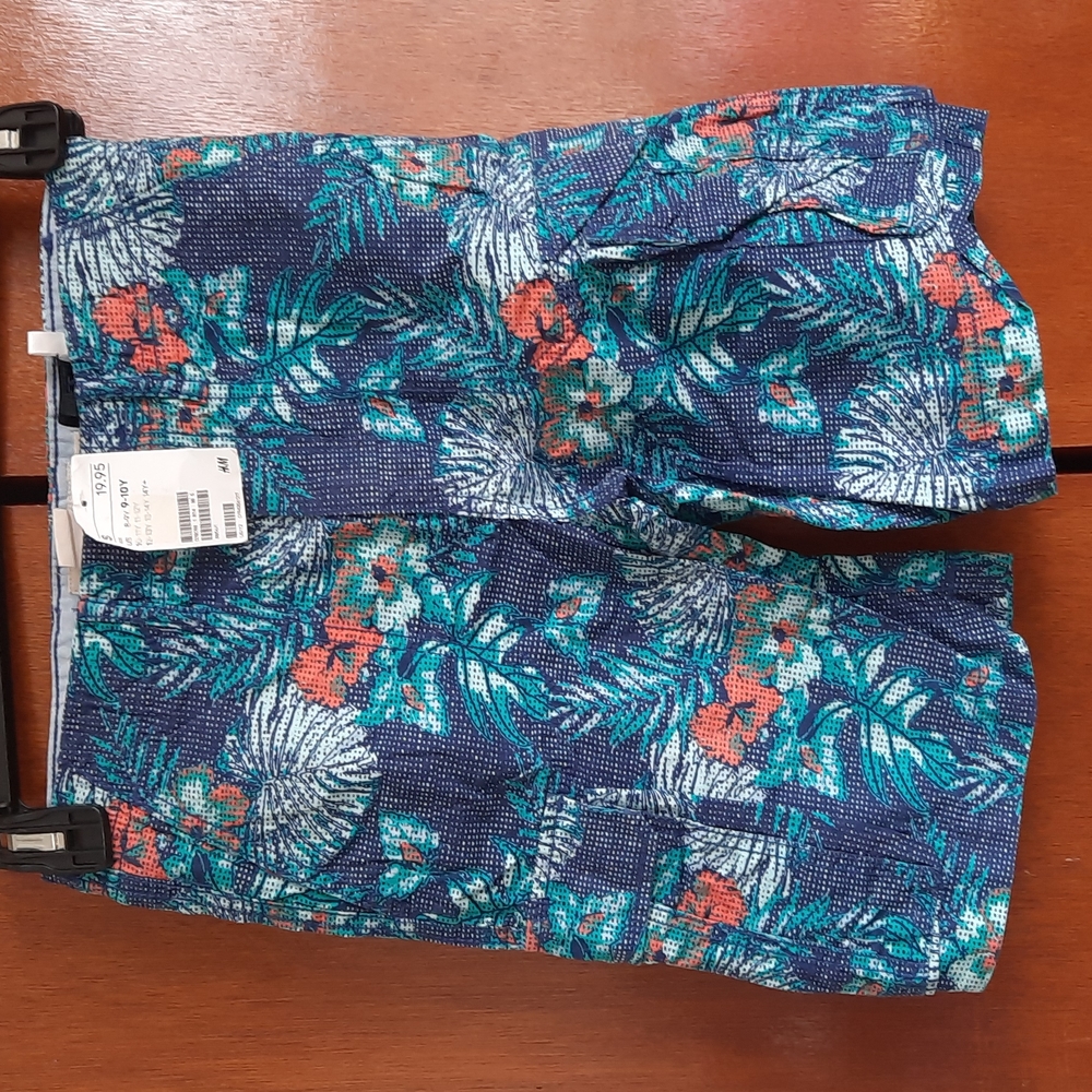 Nwt Hm boys shorts size  9-10